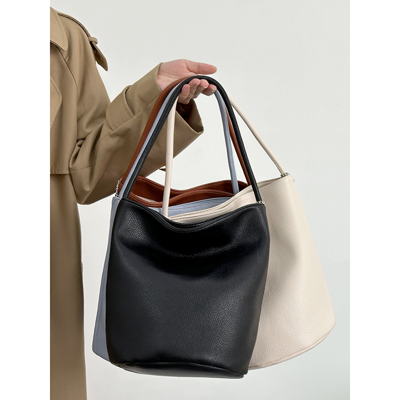 Soft Leather Water Bucket Tote Bag for Women - Summer 2024 Niche Shoulder Bag, Commuting Underarm Style Soft Leather Water Bucket Tote Bag for Women - Summer 2024 Niche Shoulder Bag, Commuting Underarm Style