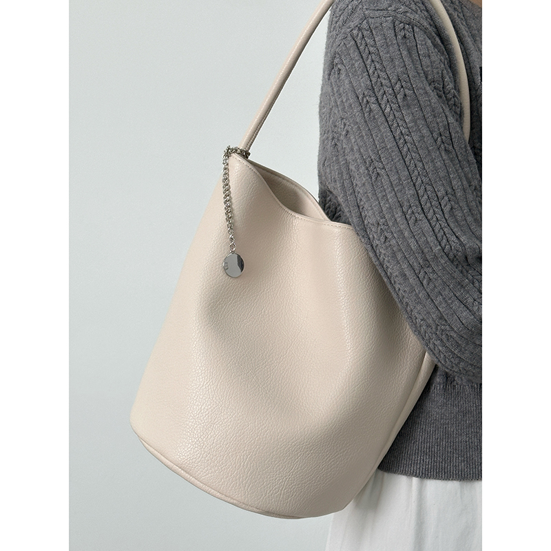 Soft Leather Water Bucket Tote Bag for Women - Summer 2024 Niche Shoulder Bag, Commuting Underarm Style Soft Leather Water Bucket Tote Bag for Women - Summer 2024 Niche Shoulder Bag, Commuting Underarm Style