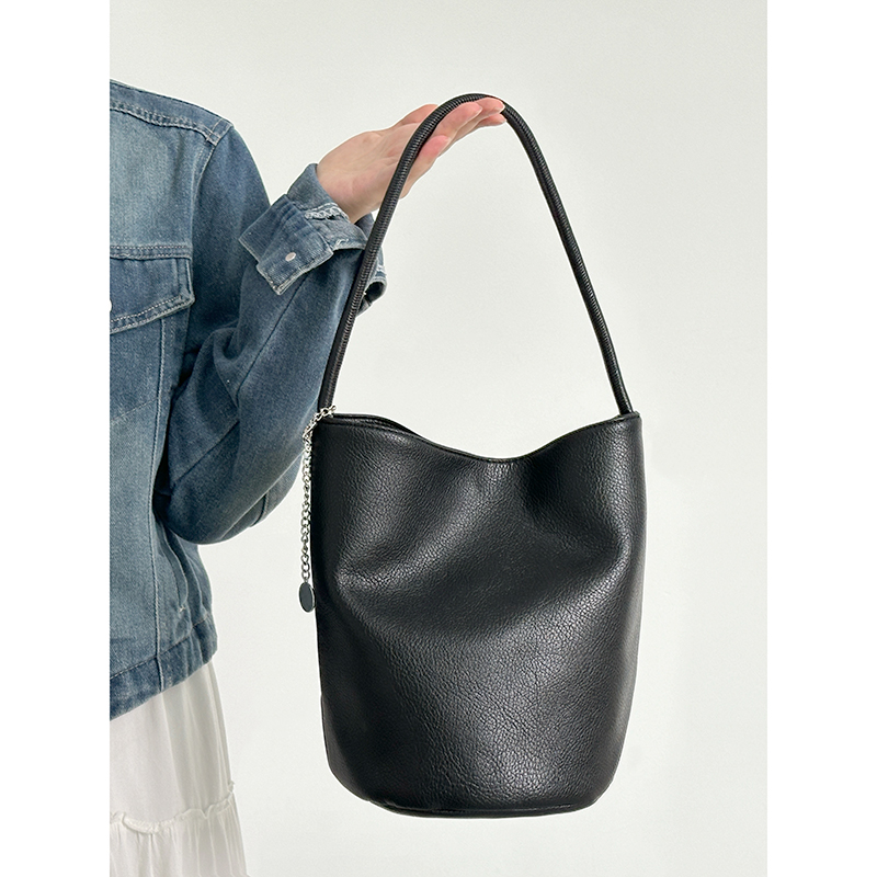 Soft Leather Water Bucket Tote Bag for Women - Summer 2024 Niche Shoulder Bag, Commuting Underarm Style Soft Leather Water Bucket Tote Bag for Women - Summer 2024 Niche Shoulder Bag, Commuting Underarm Style