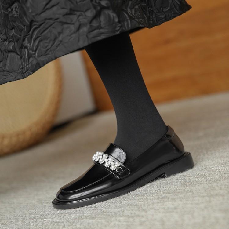 Soft Sole Non-Rubbing Chunky Heel Women's Flats - Genuine Leather Black Shoes for Comfort and Style Soft Sole Non-Rubbing Chunky Heel Women's Flats - Genuine Leather Black Shoes for Comfort and Style