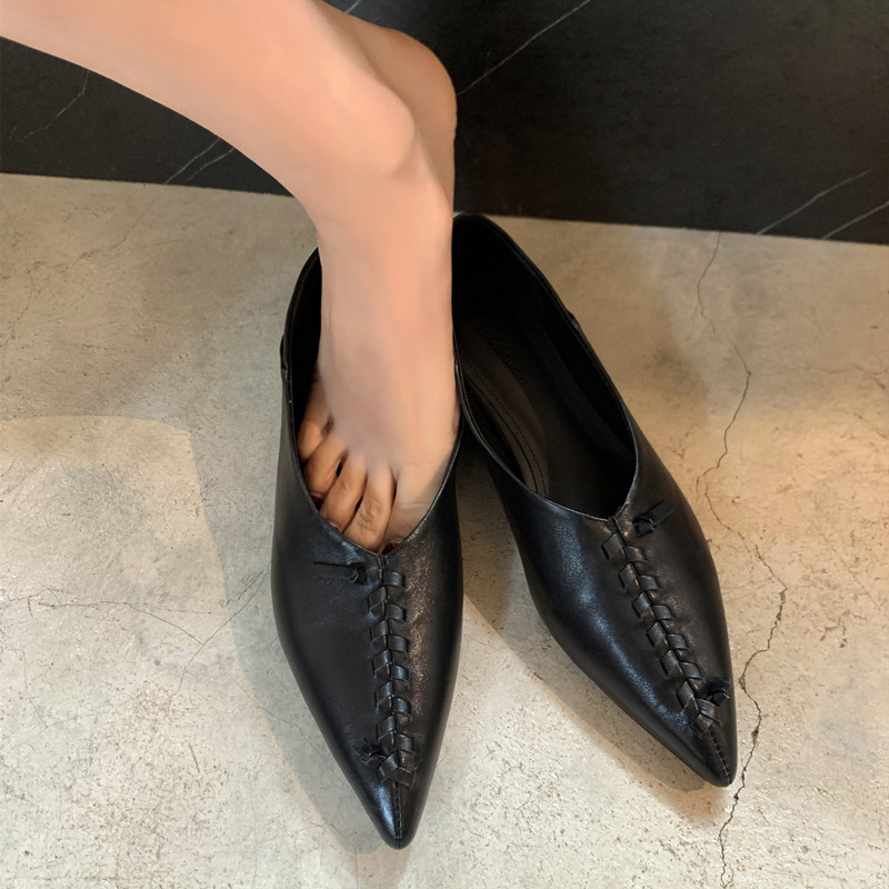 Soft Sole Non-Rubbing French Black Pointed Toe Leather Shoes with Internal Height Increase for Comfort and Style Soft Sole Non-Rubbing French Black Pointed Toe Leather Shoes with Internal Height Increase for Comfort and Style