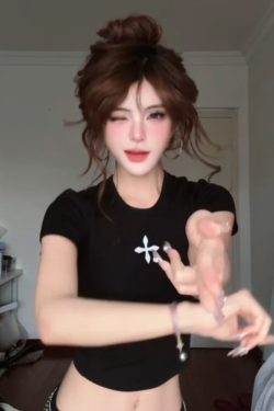 Spicy Girl Cross Print Shoulder T-Shirt for Women - Vintage Slim Fit Short Sleeve Top - Summer American Style Trend