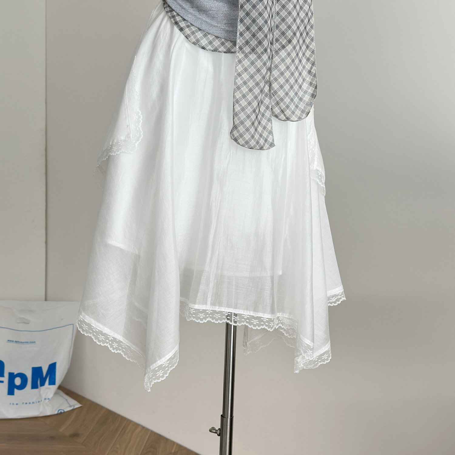 Spicy Girl Off-Shoulder Fake Two-Piece Sleeveless T-Shirt - Patterned Lazy Style Top for Women, Y2K and Casual Fashion Spicy Girl Off-Shoulder Fake Two-Piece Sleeveless T-Shirt - Patterned Lazy Style Top for Women, Y2K and Casual Fashion