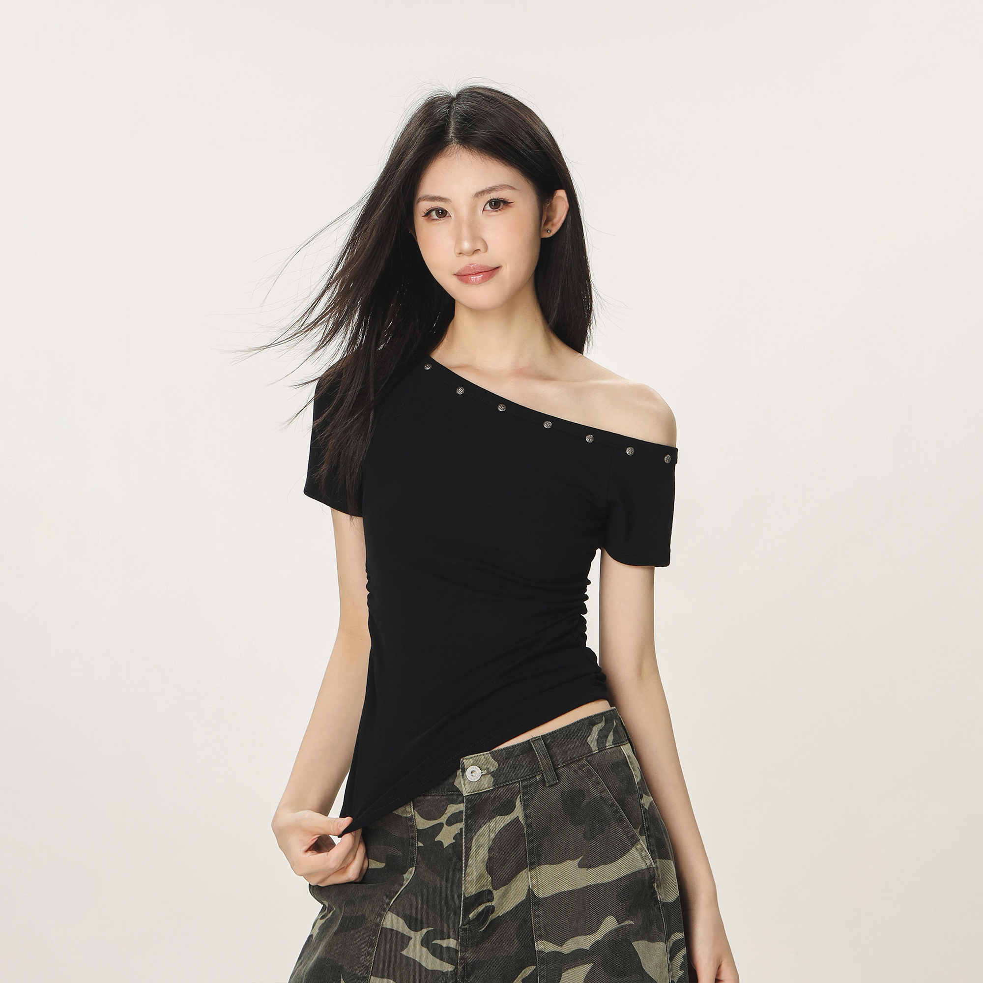 Spicy Girl Off-Shoulder Short Sleeve T-Shirt for Women - American Style Summer Slim Fit Top with Beautifully Tailored Waist Spicy Girl Off-Shoulder Short Sleeve T-Shirt for Women - American Style Summer Slim Fit Top with Beautifully Tailored Waist