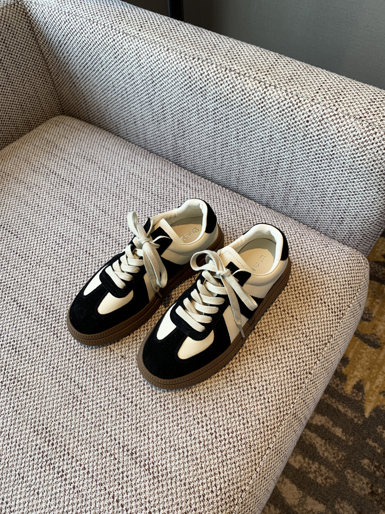 Spring 2025 Casual Sports Sneakers - Color-Blocking Genuine Leather Lace-Up Thick-Soled Retro Training Shoes for Students Spring 2025 Casual Sports Sneakers - Color-Blocking Genuine Leather Lace-Up Thick-Soled Retro Training Shoes for Students