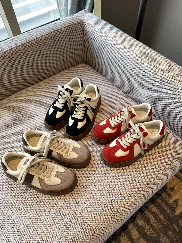 Spring 2025 Casual Sports Sneakers - Color-Blocking Genuine Leather Lace-Up Thick-Soled Retro Training Shoes for Students Spring 2025 Casual Sports Sneakers - Color-Blocking Genuine Leather Lace-Up Thick-Soled Retro Training Shoes for Students