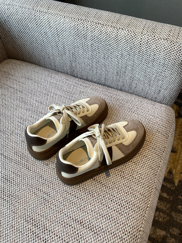 Spring 2025 Casual Sports Sneakers - Color-Blocking Genuine Leather Lace-Up Thick-Soled Retro Training Shoes for Students Spring 2025 Casual Sports Sneakers - Color-Blocking Genuine Leather Lace-Up Thick-Soled Retro Training Shoes for Students