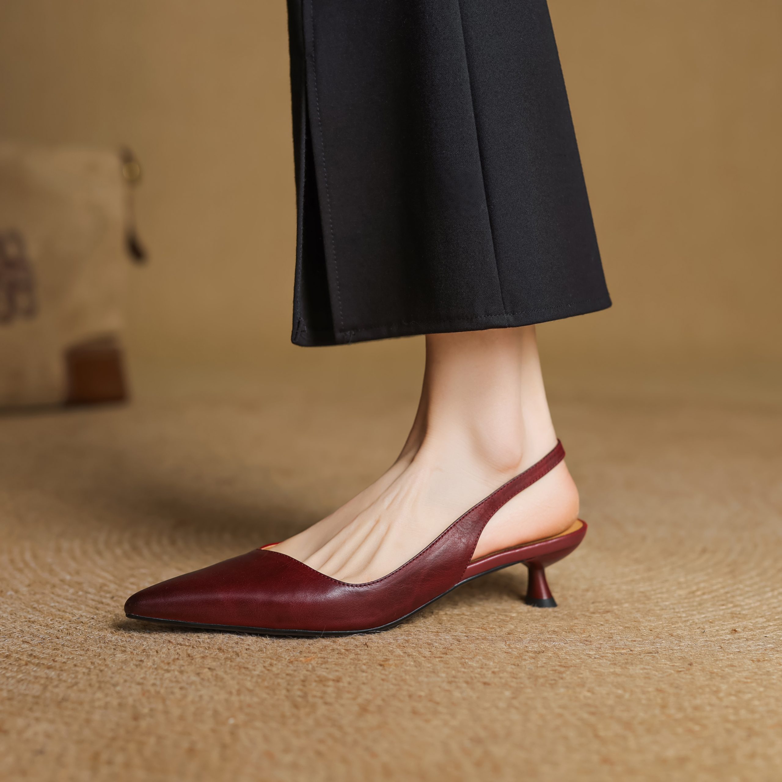 Spring Kitten Heel Closed-Toe Sandals for Women - Sexy Office Commuting Style Spring Kitten Heel Closed-Toe Sandals for Women - Sexy Office Commuting Style