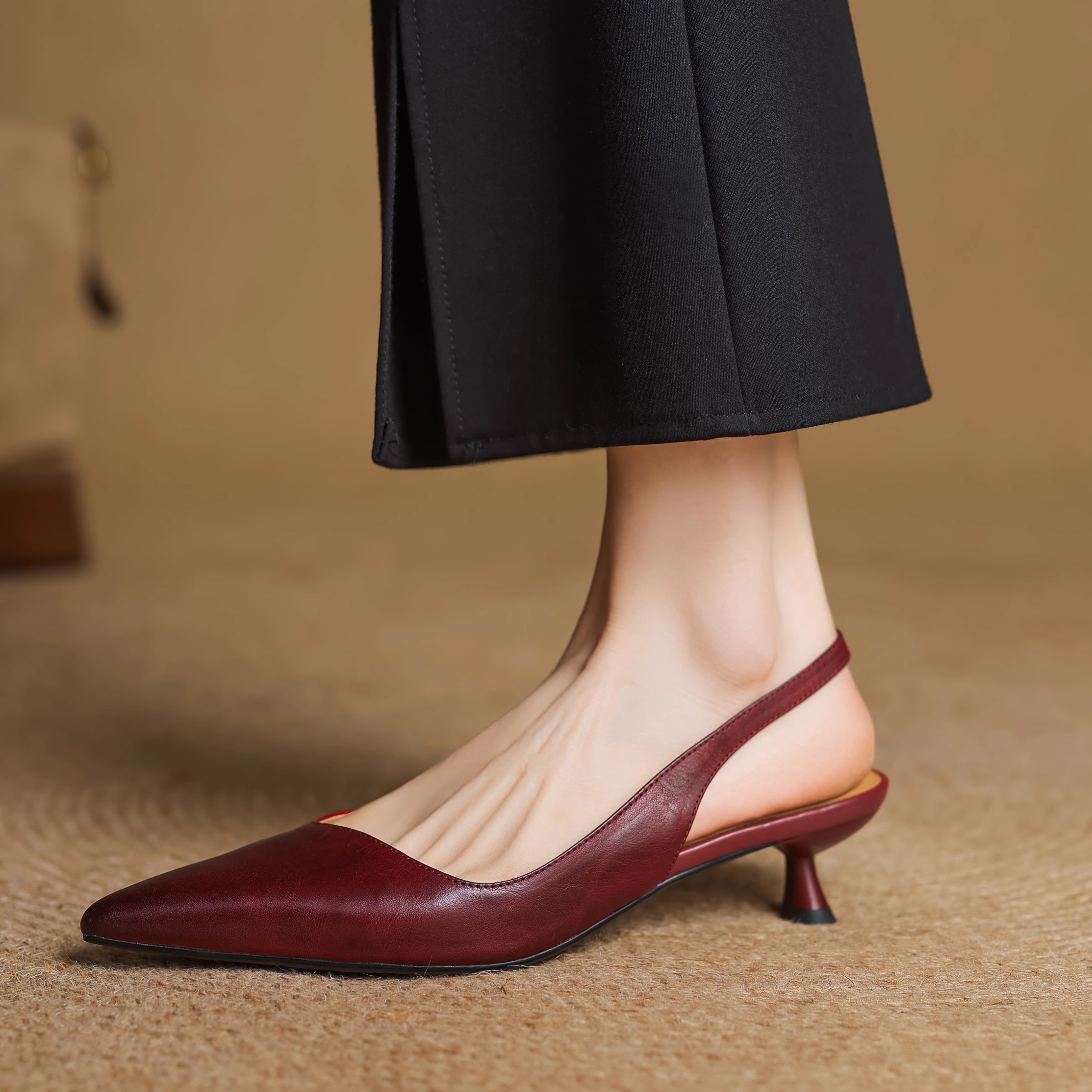 Spring Kitten Heel Closed-Toe Sandals for Women - Sexy Office Commuting Style Spring Kitten Heel Closed-Toe Sandals for Women - Sexy Office Commuting Style