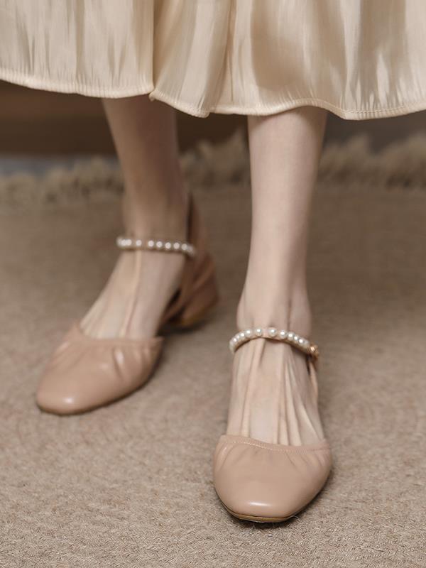 Square-Toed Pleated Chunky Heel Flat Sandals - Closed Toe One Strap Grandma Style, Italian Corso Venezia Inspired Square-Toed Pleated Chunky Heel Flat Sandals - Closed Toe One Strap Grandma Style, Italian Corso Venezia Inspired