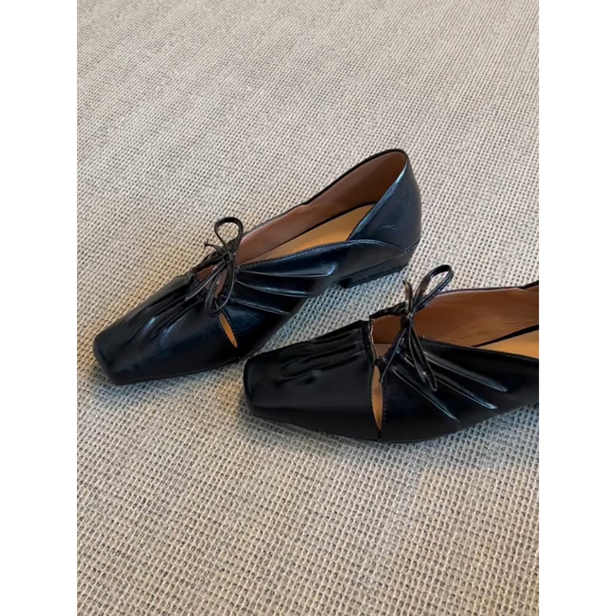 Square-Toed Pleated Hollow Mary Jane Shoes with Bow - French Style Low-Heeled Loafers, Sheepskin Small Leather Shoes Square-Toed Pleated Hollow Mary Jane Shoes with Bow - French Style Low-Heeled Loafers, Sheepskin Small Leather Shoes