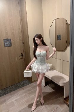 Strapless Slim Fit Lace Splicing Top with Built-in Chest Pad - Sexy Fragrant Style Vest for Y2K and 90s Fashion