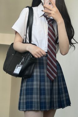 Striped Short-Sleeve Japanese College-Style White Shirt - Loose High-End Summer Top for Women - Trendy Casual Wear