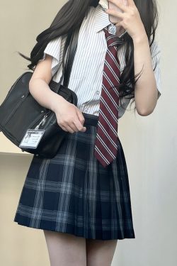 Striped Short-Sleeve Japanese College-Style White Shirt - Loose High-End Summer Top for Women - Trendy Casual Wear