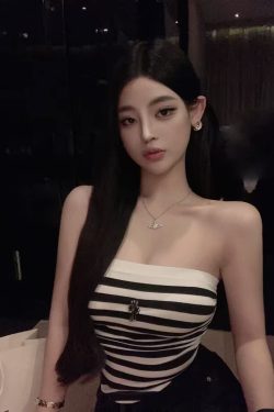 Striped Strapless Camisole for Women - Sexy Slim Fit Short Top, Perfect for 90s and Y2K Style Outfits