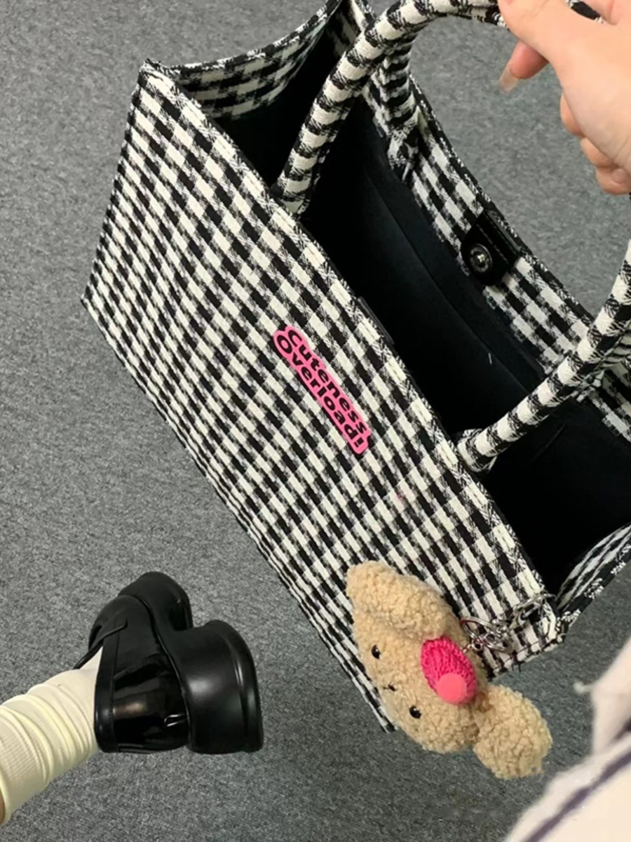 Stylish Checkered Tote Bag - Large Capacity Shoulder Handbag for Work, College, and Daily Commuting Stylish Checkered Tote Bag - Large Capacity Shoulder Handbag for Work, College, and Daily Commuting