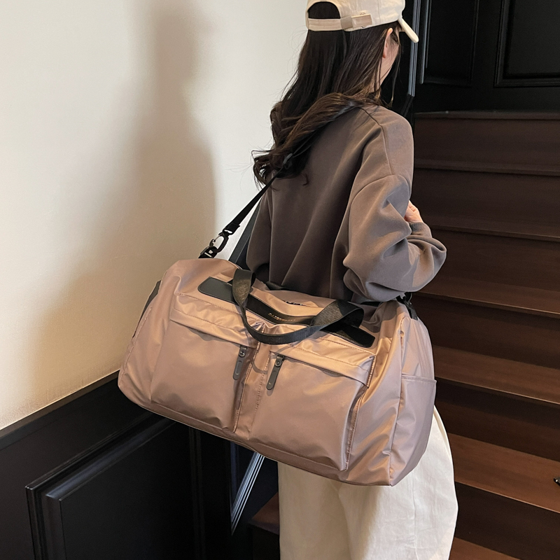 Stylish Lightweight Travel Bag for Women - Large Capacity Crossbody Handbag for Short-Distance, Sports, and Fitness Stylish Lightweight Travel Bag for Women - Large Capacity Crossbody Handbag for Short-Distance, Sports, and Fitness