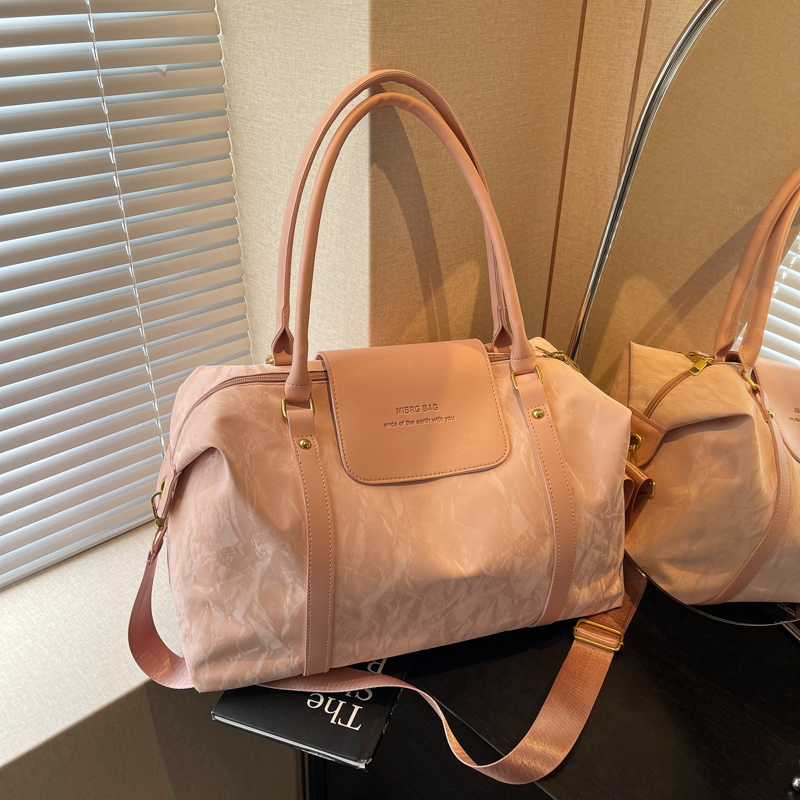 Stylish Lightweight Waterproof Travel Bag for Women - Large Capacity Commuter Shoulder Luggage for Short-Distance Business Trips Stylish Lightweight Waterproof Travel Bag for Women - Large Capacity Commuter Shoulder Luggage for Short-Distance Business Trips