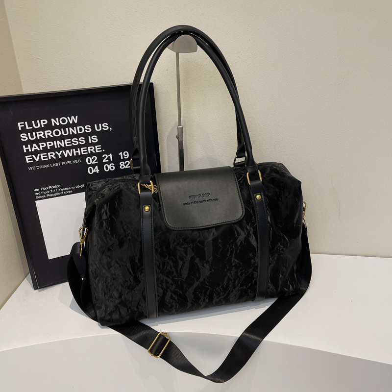 Stylish Lightweight Waterproof Travel Bag for Women - Large Capacity Commuter Shoulder Luggage for Short-Distance Business Trips Stylish Lightweight Waterproof Travel Bag for Women - Large Capacity Commuter Shoulder Luggage for Short-Distance Business Trips