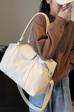 Stylish Lightweight Waterproof Travel Bag for Women - Large Capacity Commuter Shoulder Luggage for Short-Distance Business Trips