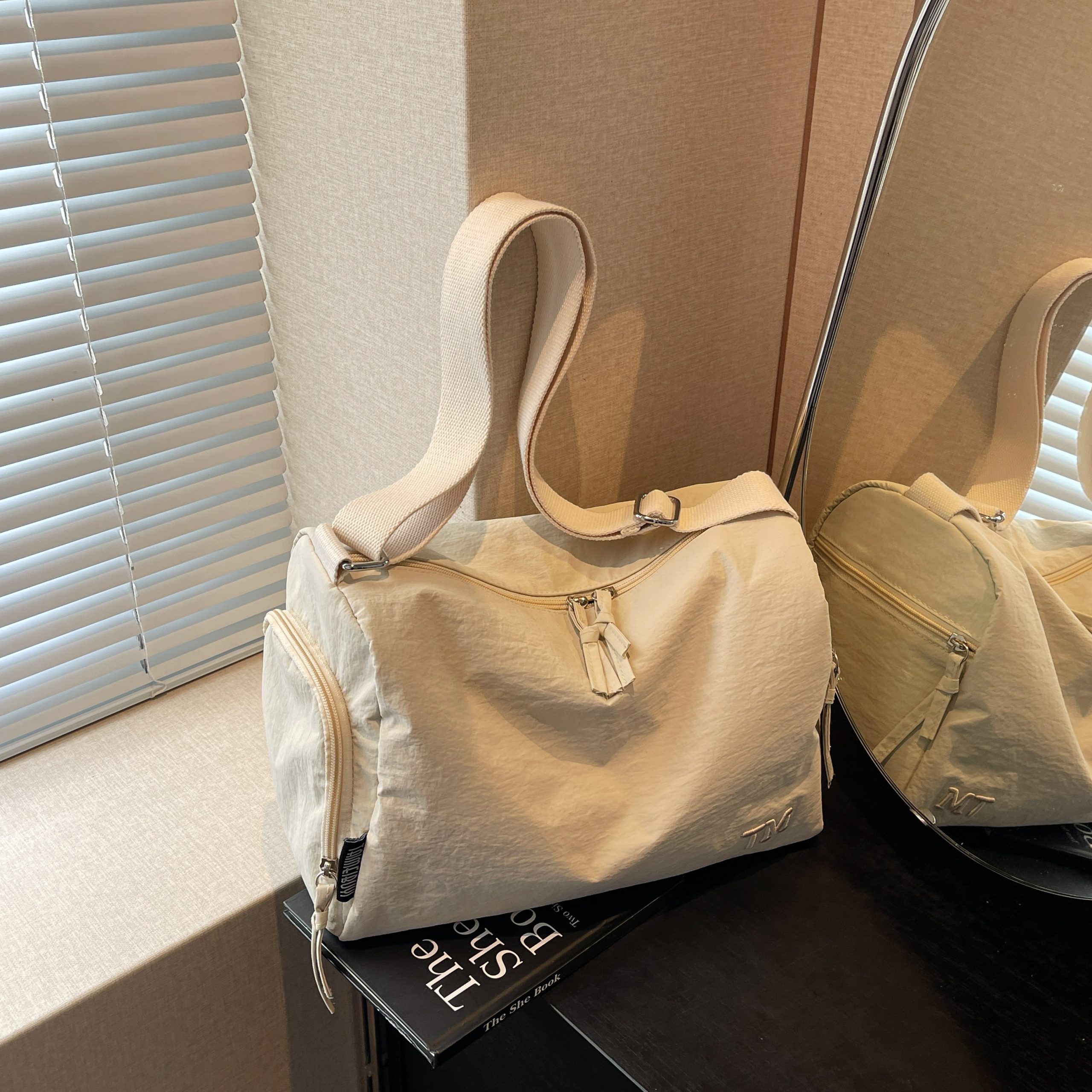 Stylish Lightweight Women's Short Trip Bag, Versatile Crossbody Luggage for Sports, Fitness, Yoga & Everyday Use Stylish Lightweight Women's Short Trip Bag, Versatile Crossbody Luggage for Sports, Fitness, Yoga & Everyday Use