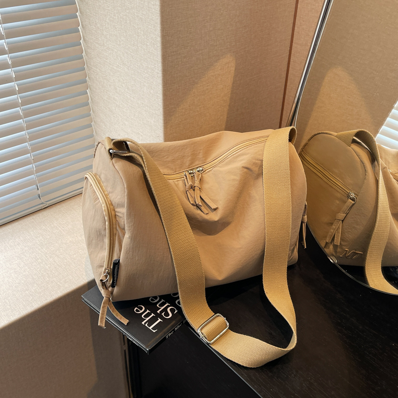 Stylish Lightweight Women's Short Trip Bag, Versatile Crossbody Luggage for Sports, Fitness, Yoga & Everyday Use Stylish Lightweight Women's Short Trip Bag, Versatile Crossbody Luggage for Sports, Fitness, Yoga & Everyday Use