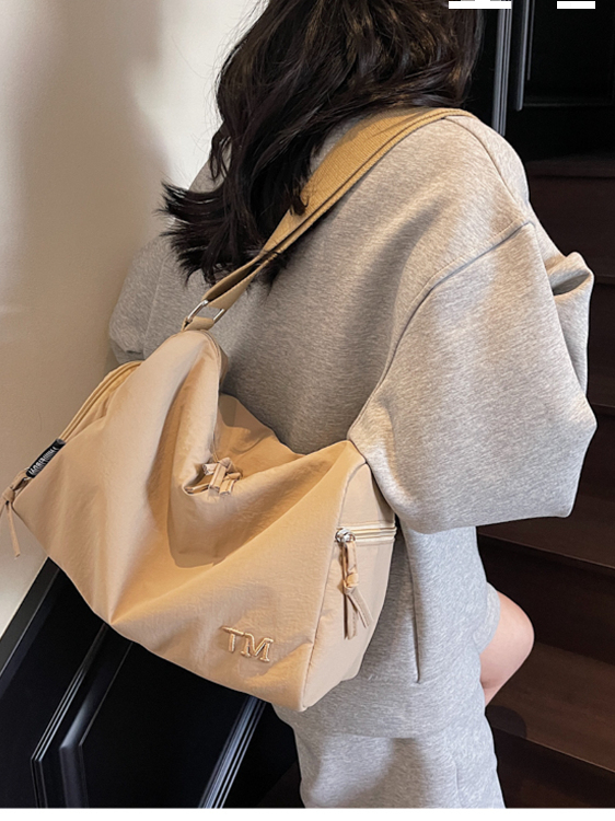 Stylish Lightweight Women's Short Trip Bag, Versatile Crossbody Luggage for Sports, Fitness, Yoga & Everyday Use Stylish Lightweight Women's Short Trip Bag, Versatile Crossbody Luggage for Sports, Fitness, Yoga & Everyday Use