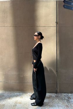 Stylish Minimalist Black Trousers with Built-In Layers and Special Cut - Trendy Loose Fit for Effortless Chic Style