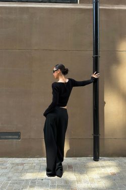 Stylish Minimalist Black Trousers with Built-In Layers and Special Cut - Trendy Loose Fit for Effortless Chic Style