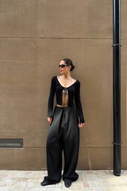 Stylish Minimalist Black Trousers with Built-In Layers and Special Cut - Trendy Loose Fit for Effortless Chic Style