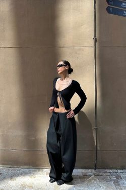 Stylish Minimalist Black Trousers with Built-In Layers and Special Cut - Trendy Loose Fit for Effortless Chic Style