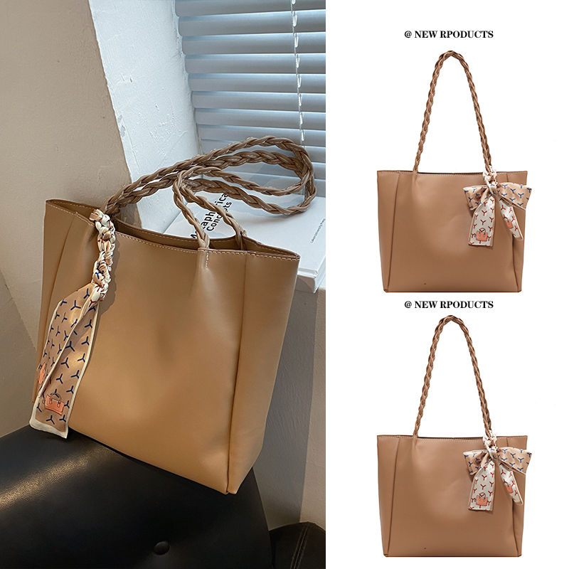 Stylish Minimalist Shoulder Bag for Women - Large Capacity Commuter Tote with Versatile Niche Design Stylish Minimalist Shoulder Bag for Women - Large Capacity Commuter Tote with Versatile Niche Design