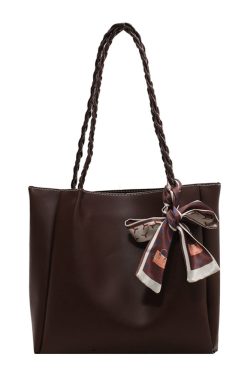 Stylish Minimalist Shoulder Bag for Women - Large Capacity Commuter Tote with Versatile Niche Design
