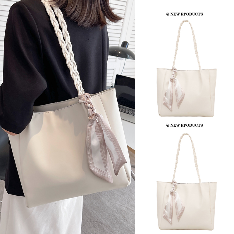 Stylish Minimalist Shoulder Bag for Women - Large Capacity Commuter Tote with Versatile Niche Design Stylish Minimalist Shoulder Bag for Women - Large Capacity Commuter Tote with Versatile Niche Design