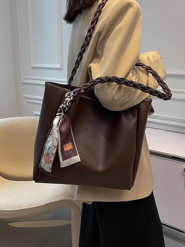 Stylish Minimalist Shoulder Bag for Women - Large Capacity Commuter Tote with Versatile Niche Design Stylish Minimalist Shoulder Bag for Women - Large Capacity Commuter Tote with Versatile Niche Design