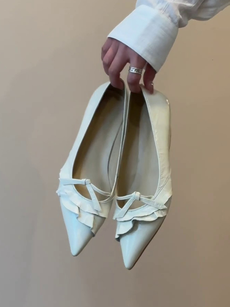 Stylish Sheepskin Pointed Toe Ruffled Edge Genuine Leather Slip-On Flat Shoes for Versatile Everyday Wear Stylish Sheepskin Pointed Toe Ruffled Edge Genuine Leather Slip-On Flat Shoes for Versatile Everyday Wear