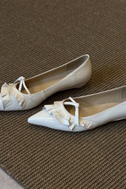 Stylish Sheepskin Pointed Toe Ruffled Edge Genuine Leather Slip-On Flat Shoes for Versatile Everyday Wear