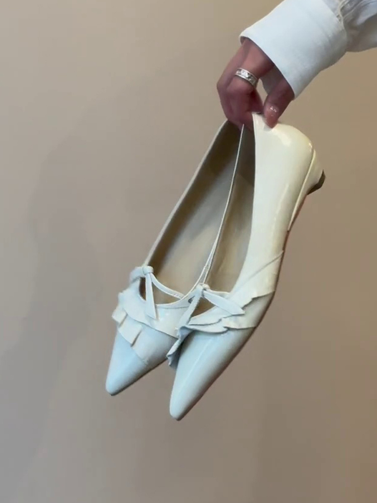 Stylish Sheepskin Pointed Toe Ruffled Edge Genuine Leather Slip-On Flat Shoes for Versatile Everyday Wear Stylish Sheepskin Pointed Toe Ruffled Edge Genuine Leather Slip-On Flat Shoes for Versatile Everyday Wear