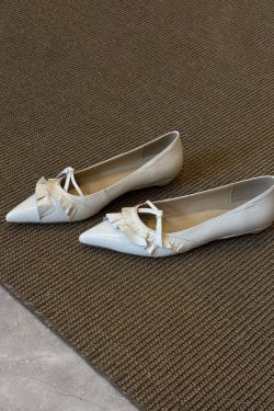 Stylish Sheepskin Pointed Toe Ruffled Edge Genuine Leather Slip-On Flat Shoes for Versatile Everyday Wear