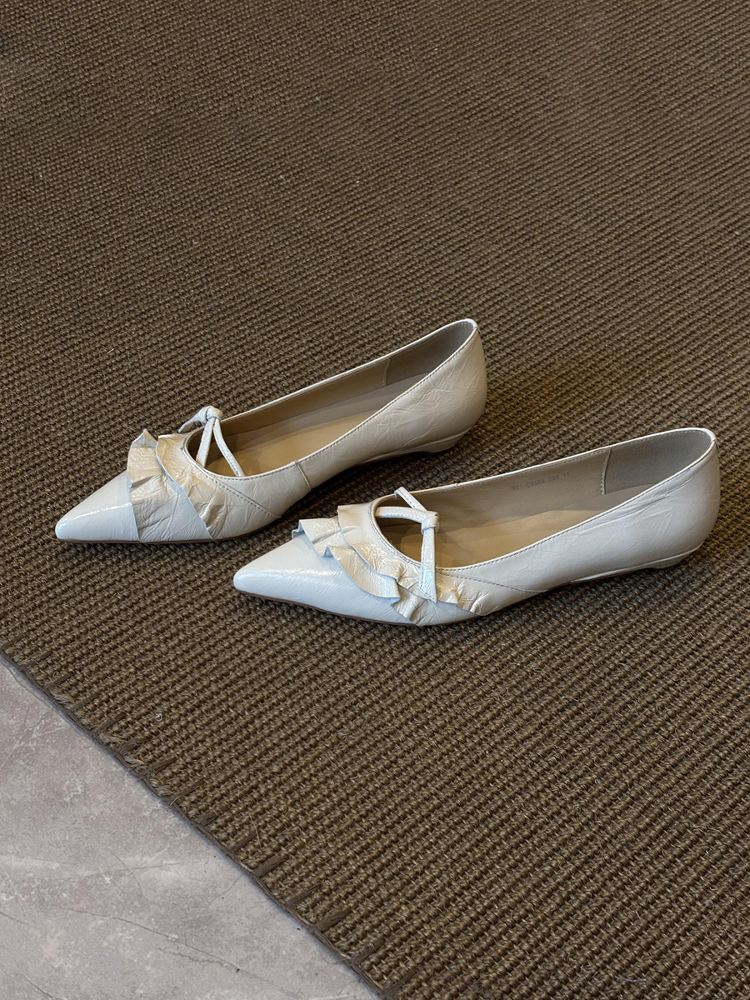 Stylish Sheepskin Pointed Toe Ruffled Edge Genuine Leather Slip-On Flat Shoes for Versatile Everyday Wear Stylish Sheepskin Pointed Toe Ruffled Edge Genuine Leather Slip-On Flat Shoes for Versatile Everyday Wear