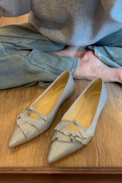 Stylish Sheepskin Pointed Toe Ruffled Edge Genuine Leather Slip-On Flat Shoes for Versatile Everyday Wear