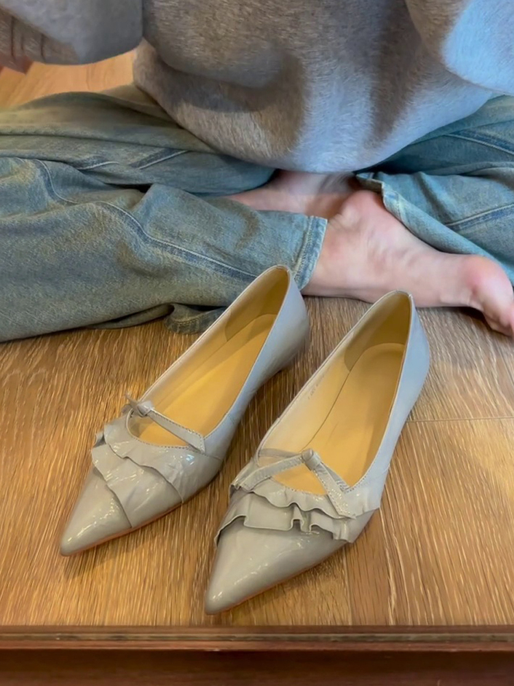 Stylish Sheepskin Pointed Toe Ruffled Edge Genuine Leather Slip-On Flat Shoes for Versatile Everyday Wear Stylish Sheepskin Pointed Toe Ruffled Edge Genuine Leather Slip-On Flat Shoes for Versatile Everyday Wear