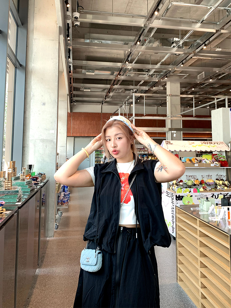 Summer 2025 Women's Big Red Floral Printed T-Shirt - Versatile Round Neck Short Sleeve Loose Top in Y2K Style Summer 2025 Women's Big Red Floral Printed T-Shirt - Versatile Round Neck Short Sleeve Loose Top in Y2K Style