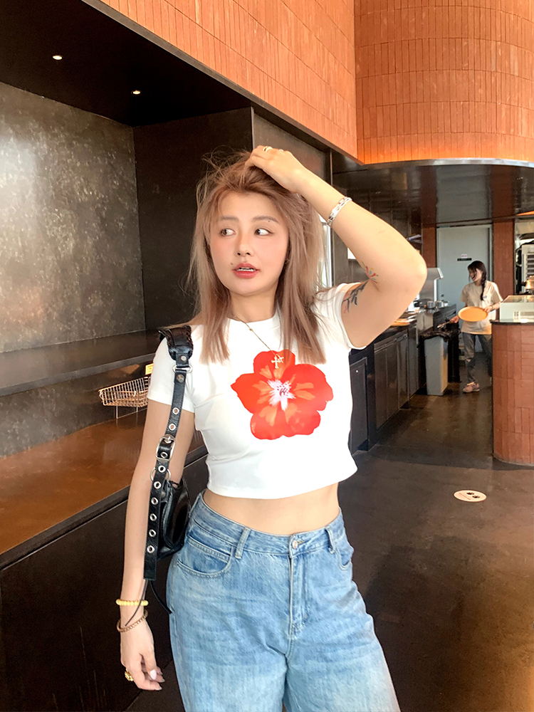 Summer 2025 Women's Big Red Floral Printed T-Shirt - Versatile Round Neck Short Sleeve Loose Top in Y2K Style Summer 2025 Women's Big Red Floral Printed T-Shirt - Versatile Round Neck Short Sleeve Loose Top in Y2K Style