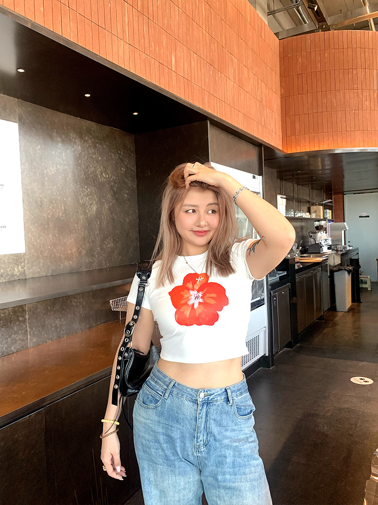 Summer 2025 Women's Big Red Floral Printed T-Shirt - Versatile Round Neck Short Sleeve Loose Top in Y2K Style Summer 2025 Women's Big Red Floral Printed T-Shirt - Versatile Round Neck Short Sleeve Loose Top in Y2K Style