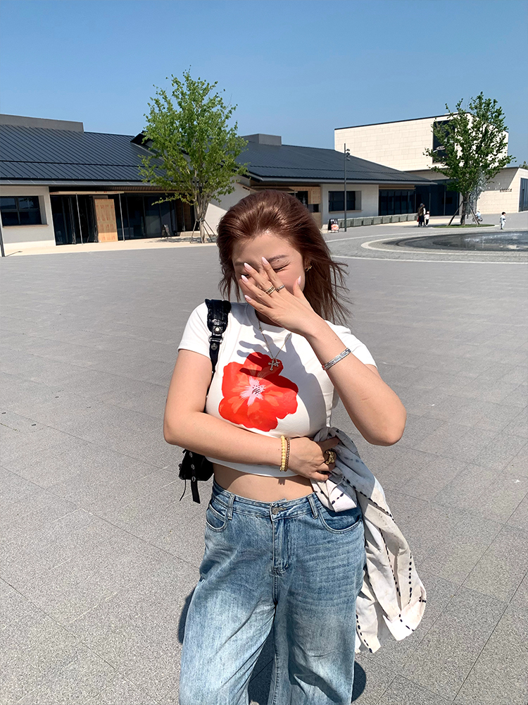 Summer 2025 Women's Big Red Floral Printed T-Shirt - Versatile Round Neck Short Sleeve Loose Top in Y2K Style Summer 2025 Women's Big Red Floral Printed T-Shirt - Versatile Round Neck Short Sleeve Loose Top in Y2K Style