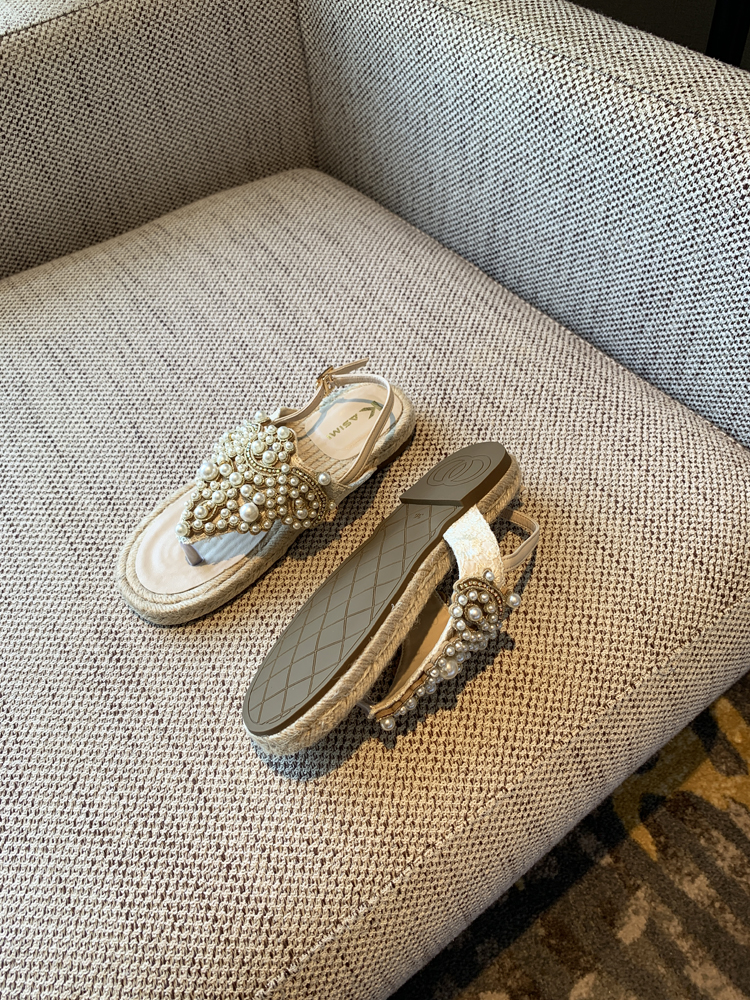 Summer Flat Sandals for Women with Rhinestones and Pearls, Woven Roman Style Thong Beach Shoes, Trendy 2025 Footwear Summer Flat Sandals for Women with Rhinestones and Pearls, Woven Roman Style Thong Beach Shoes, Trendy 2025 Footwear