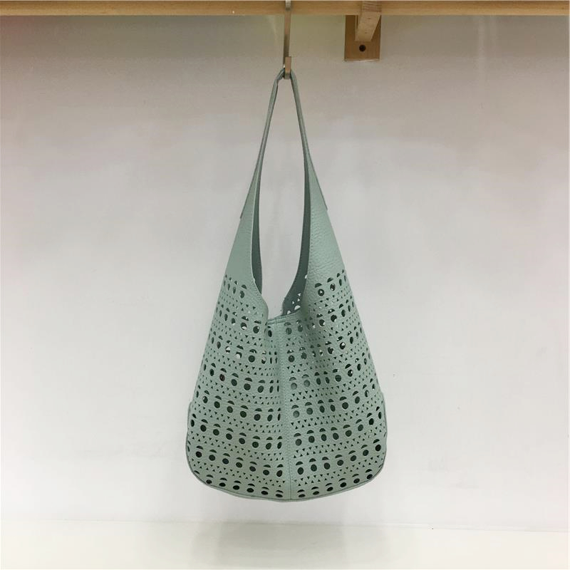 Summer French Hollow Carved Tote Bag - Large Capacity Versatile Commuter Shoulder Bag for Stylish Outings Summer French Hollow Carved Tote Bag - Large Capacity Versatile Commuter Shoulder Bag for Stylish Outings