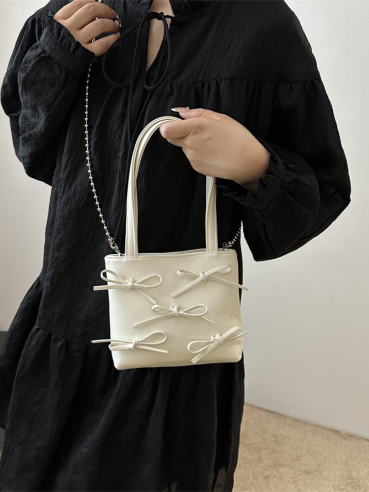 Summer High-End Women's Bucket Handbag with Chain and Silver Bow - Trendy 2025 Fashion Accessory Summer High-End Women's Bucket Handbag with Chain and Silver Bow - Trendy 2025 Fashion Accessory