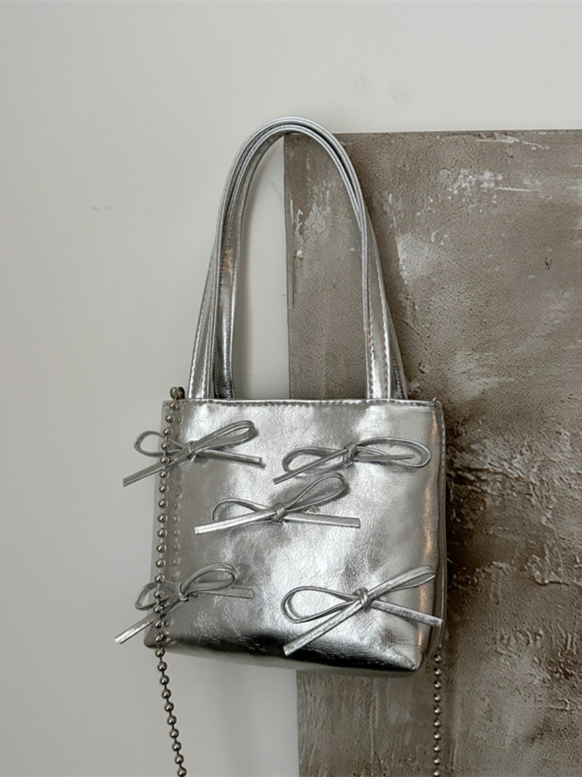 Summer High-End Women's Bucket Handbag with Chain and Silver Bow - Trendy 2025 Fashion Accessory Summer High-End Women's Bucket Handbag with Chain and Silver Bow - Trendy 2025 Fashion Accessory